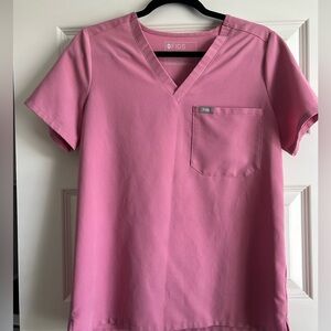 Figs women's Catarina one pocket scrub top color chalk pink size small
